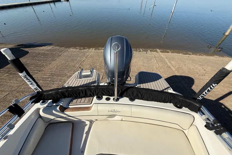 Slide: The Image of 2023 Stingray 192 DC boat capacity label, maximum 10 persons or 1378 lbs. - 37