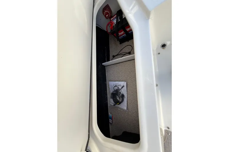 Slide: The Image of Stingray 192 DC 2023 boat logo on textured surface. - 40