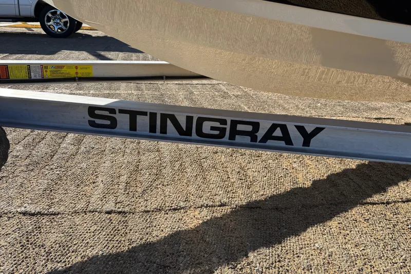 Slide: The Image of Pressure gauge on a 2023 Stingray 192 DC boat, displaying psi and kPa readings. - 73