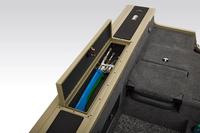 Slide: The Image of Tracker Targa V-18 Combo 2026 - 70