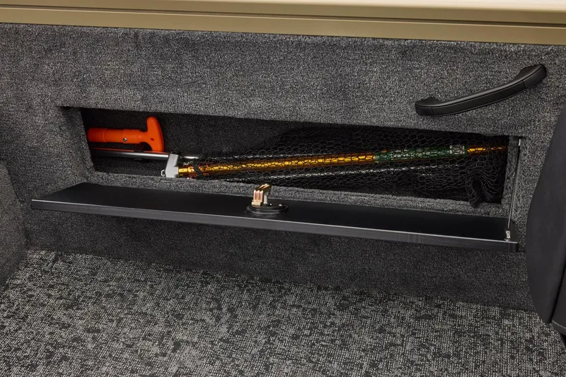 Slide: The Image of Tracker Targa V-18 Combo 2026 - 76