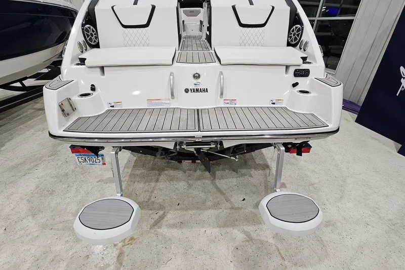 Slide: The Image of 2024 Yamaha Boats 222SE rear view with swim platform and seating. - 6