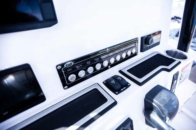 Slide: The Image of Sea Fox 248 Commander 2023 - 13