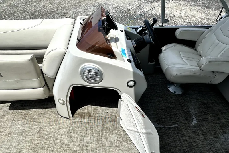 Slide: The Image of 2022 Cypress Cay Seabreeze 232 boat interior with helm and seating. - 4
