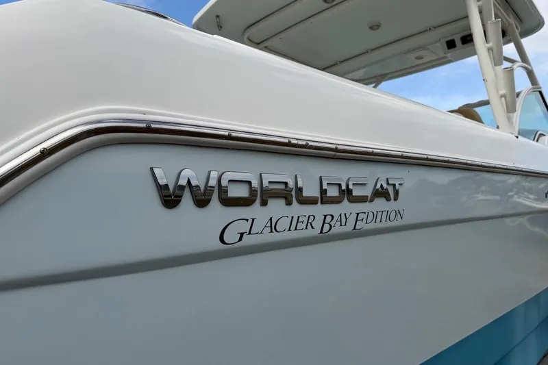 Slide: The Image of 2017 World Cat Glacier Bay Edition 2740 Dual Console boat, close-up of logo and design. - 54