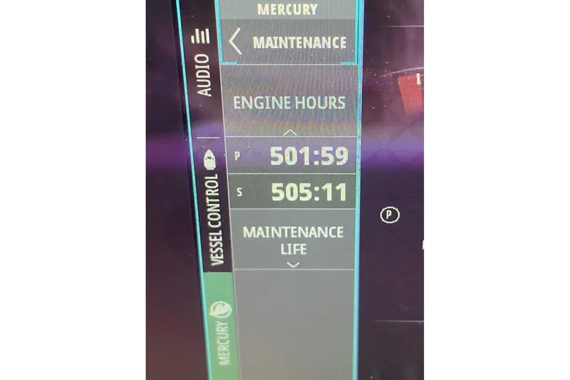 Slide: The Image of Display screen showing engine hours for Invincible 33 Open Fisherman, 2020 model. - 16