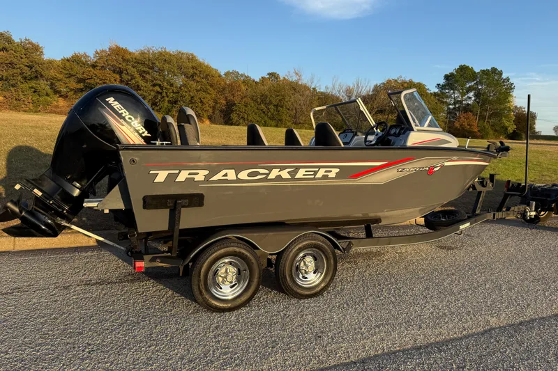 Slide: The Image of Propeller of 2018 Tracker Targa 18 WT boat on a trailer. - 26