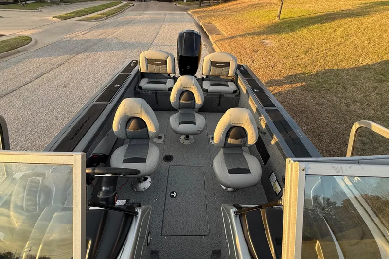Slide: The Image of 2018 Tracker Targa 18 WT boat seats, gray upholstery, outdoor setting. - 47