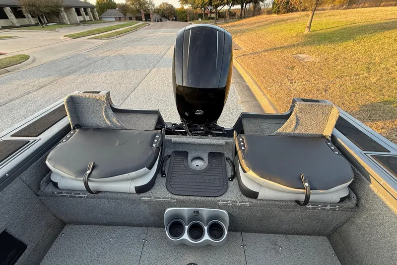 Slide: The Image of 2018 Tracker Targa 18 WT interior with fire extinguisher and cup holders. - 70