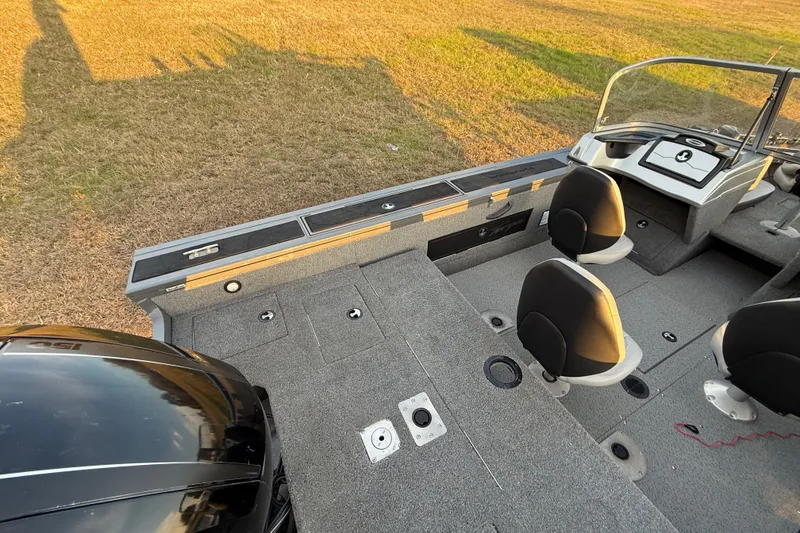 Slide: The Image of 2018 Tracker Targa 18 WT boat with powerful outboard motor, parked on grass. - 81