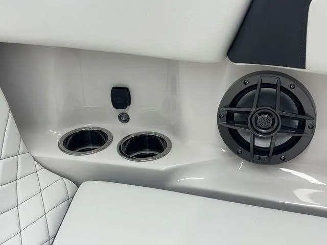 Slide: The Image of Chaparral 250 OSX 2026 - 32