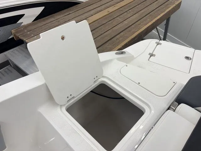 Slide: The Image of Chaparral 21 SSi OB 2026 - 14