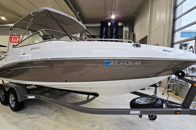 Slide: The Image of 2009 Yamaha Boats 232 Limited on trailer in indoor showroom. - 5