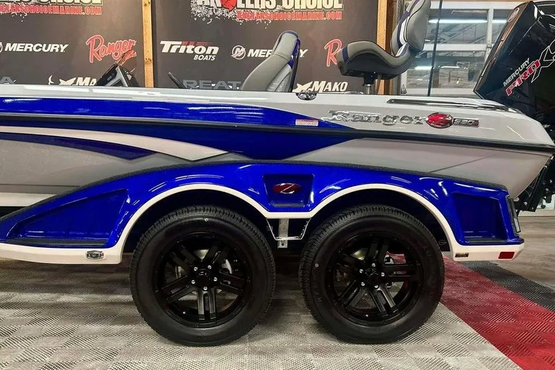 Slide: The Image of 2026 Ranger Z520R Ranger Cup Equipped boat with blue and white design on display. - 16