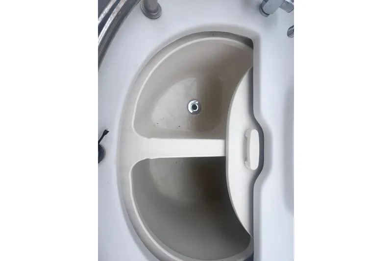 Slide: The Image of 2005 Sea Ray 270 Sundeck boat sink with faucet and drain. - 31
