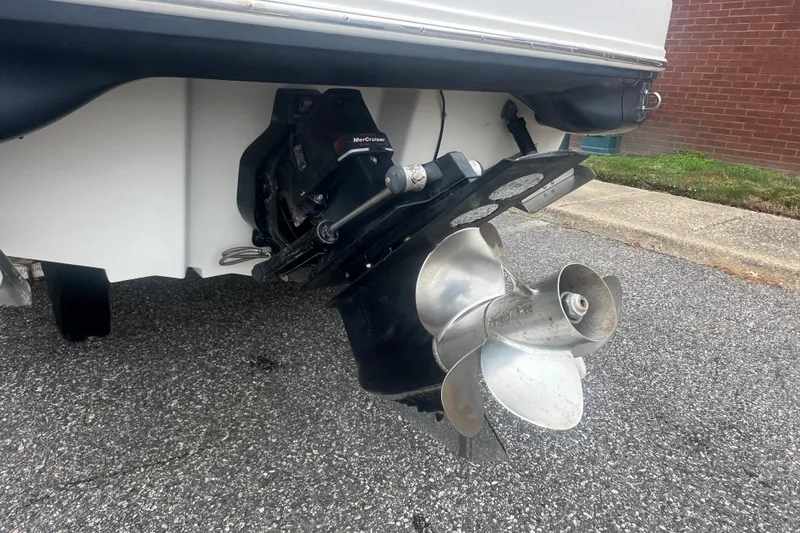 Slide: The Image of Rear view of a 2005 Sea Ray 270 Sundeck boat with MerCruiser propeller. - 8