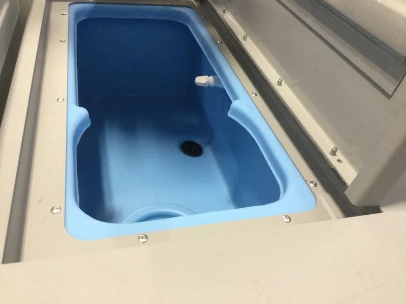 Slide: The Image of Tracker 26CLASSIC CC BLK DOM 50 2026 - 10