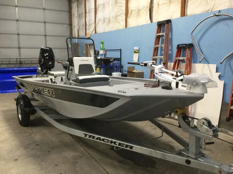 Slide: The Image of Tracker 26CLASSIC CC BLK DOM 50 2026 - 6