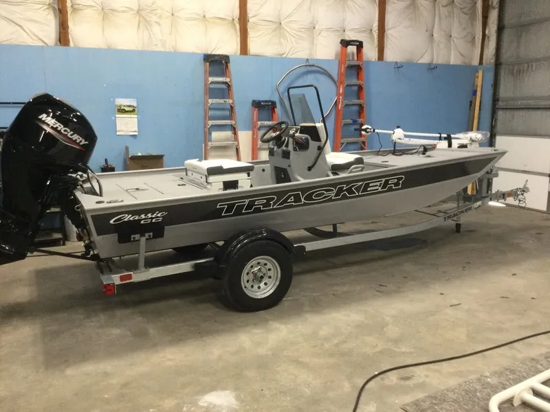 Slide: The Image of Tracker 26CLASSIC CC BLK DOM 50 2026 - 9