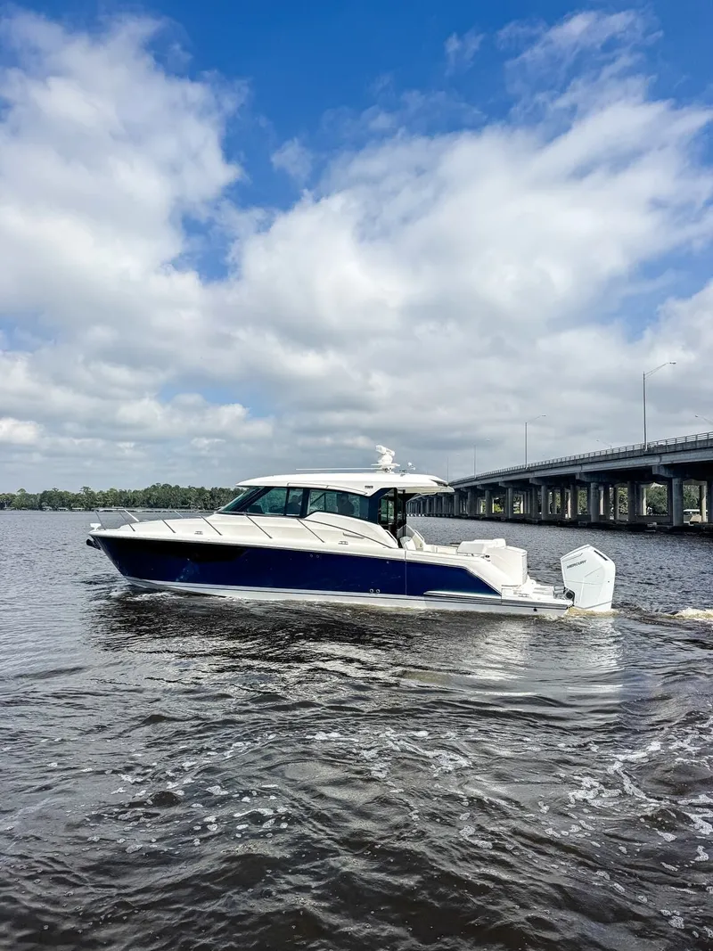 Slide: The Image of Tiara 43LE 2026 - 10