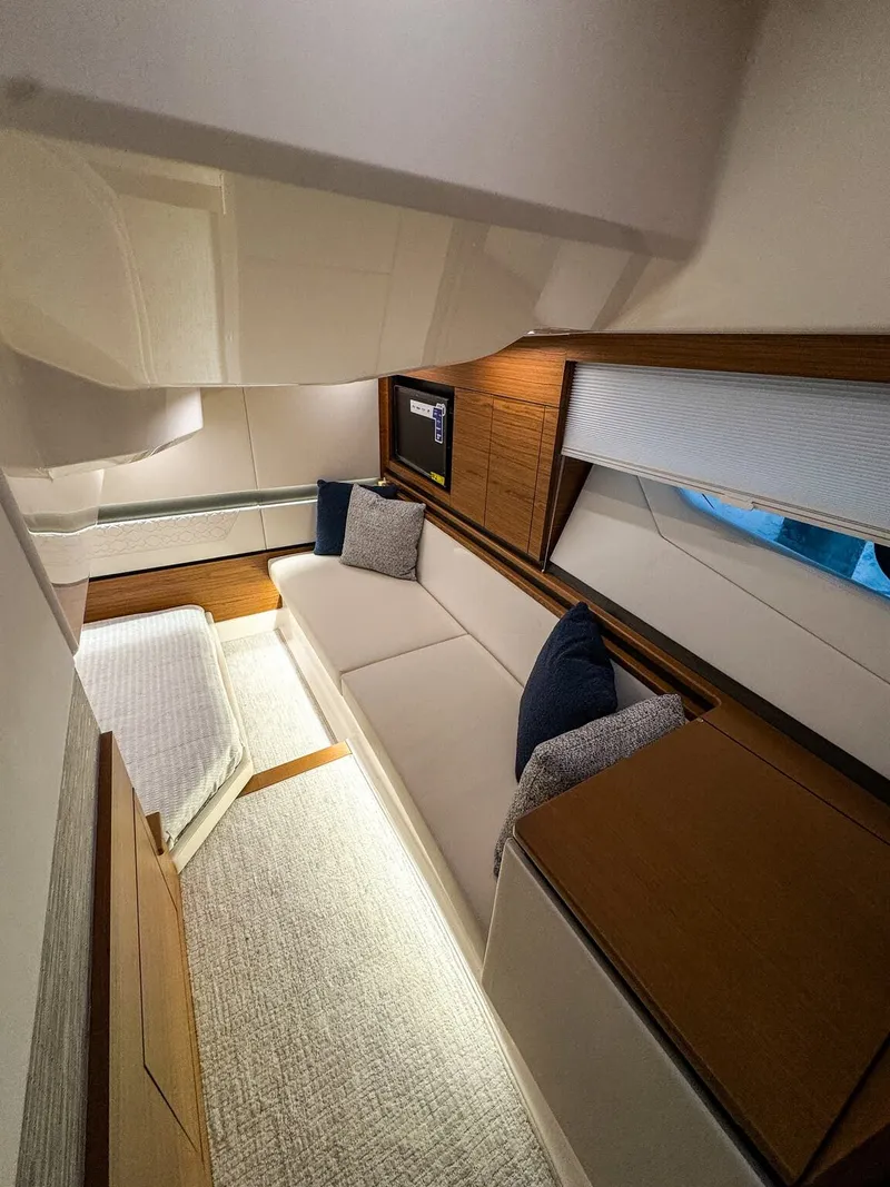 Slide: The Image of Tiara 43LE 2026 - 14