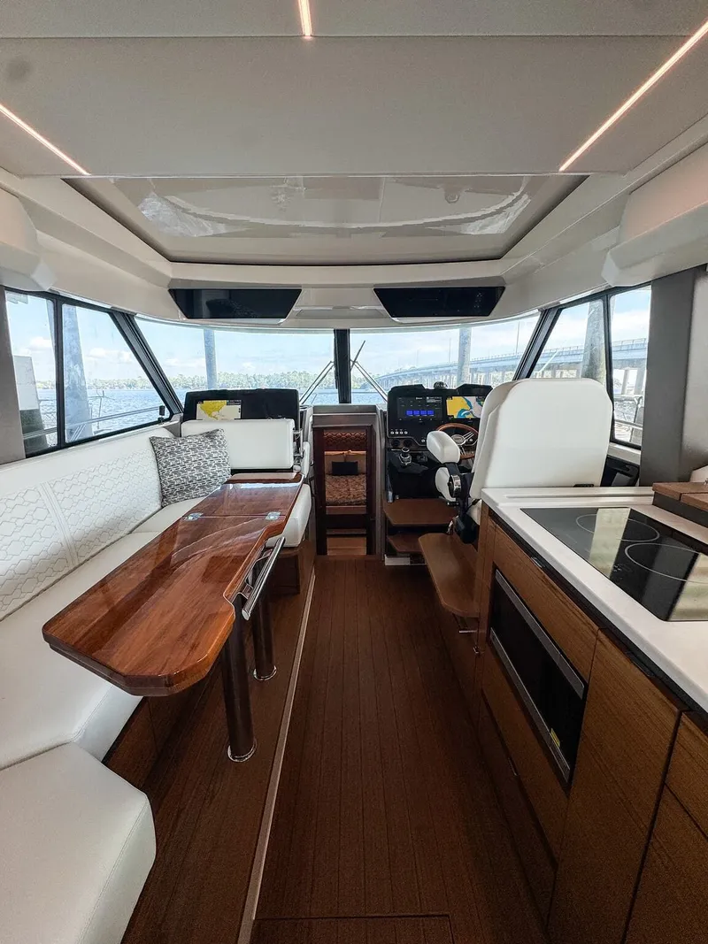 Slide: The Image of Tiara 43LE 2026 - 2