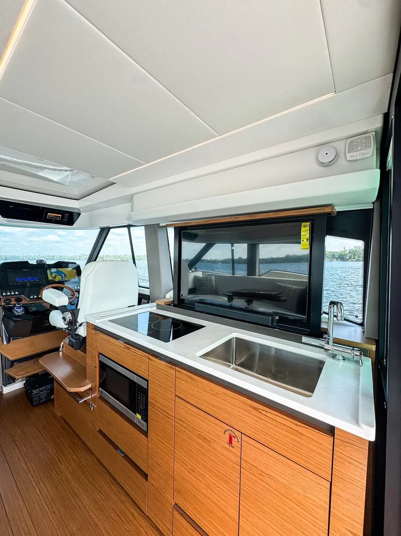 Slide: The Image of Tiara 43LE 2026 - 5