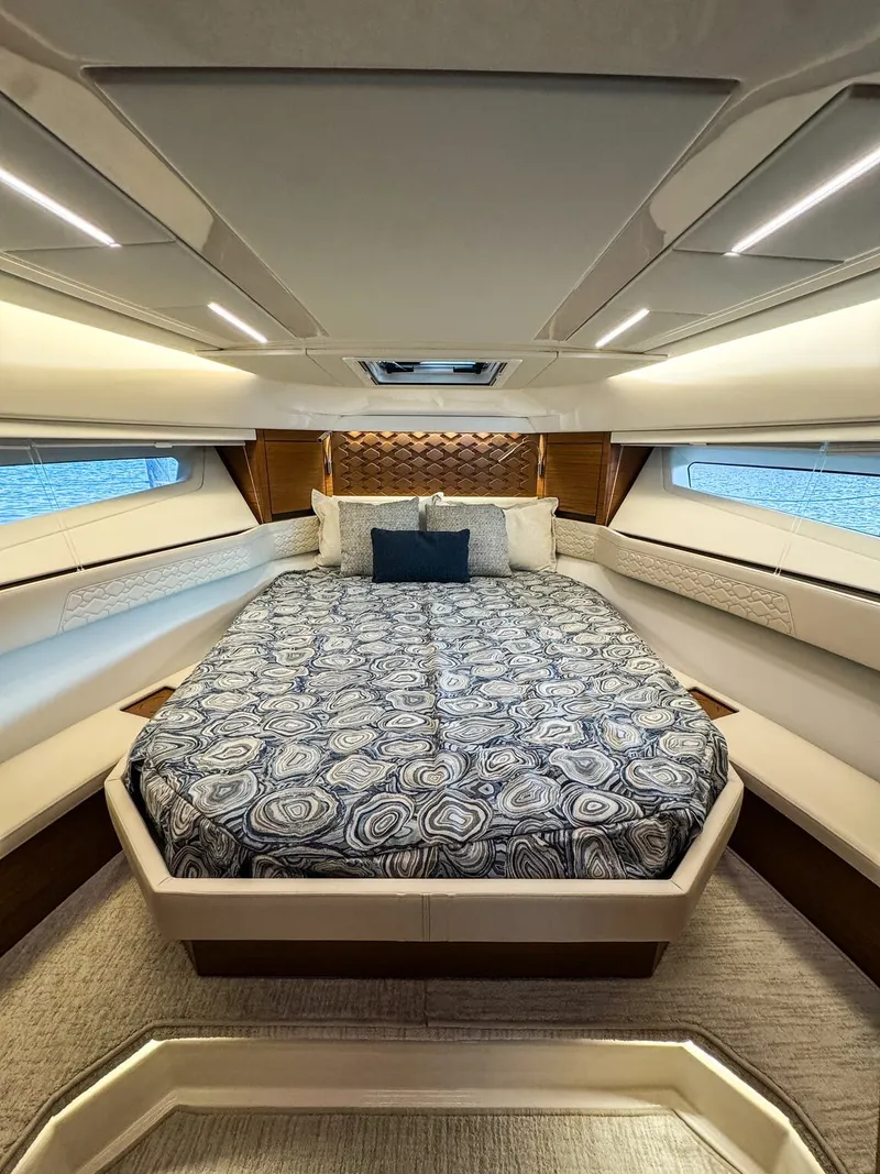 Slide: The Image of Tiara 43LE 2026 - 8