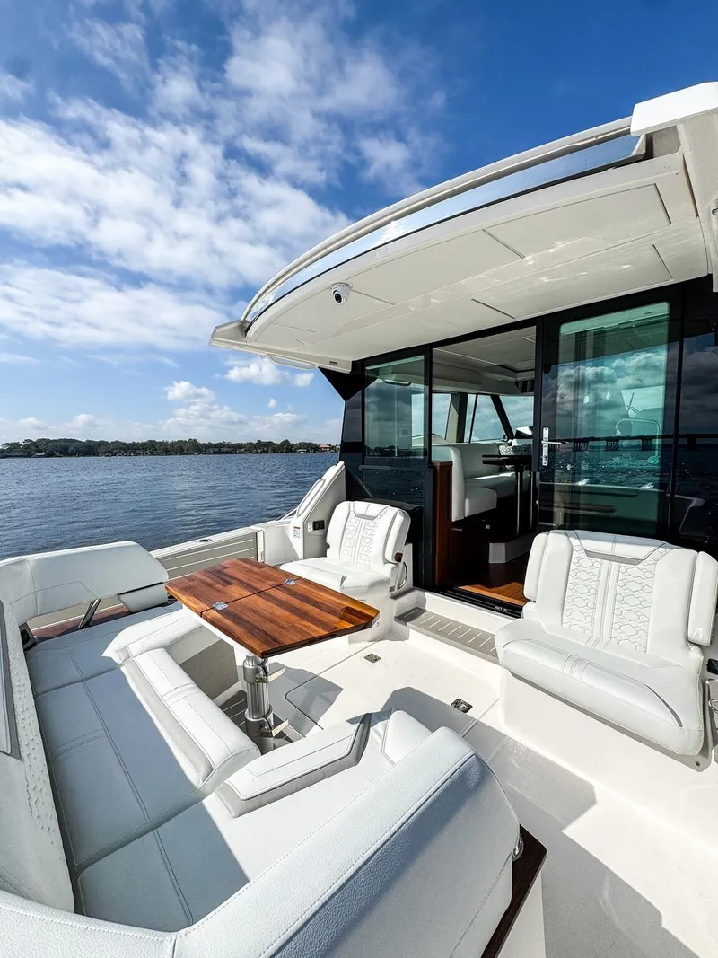 Slide: The Image of Tiara 43LE 2026 - 9