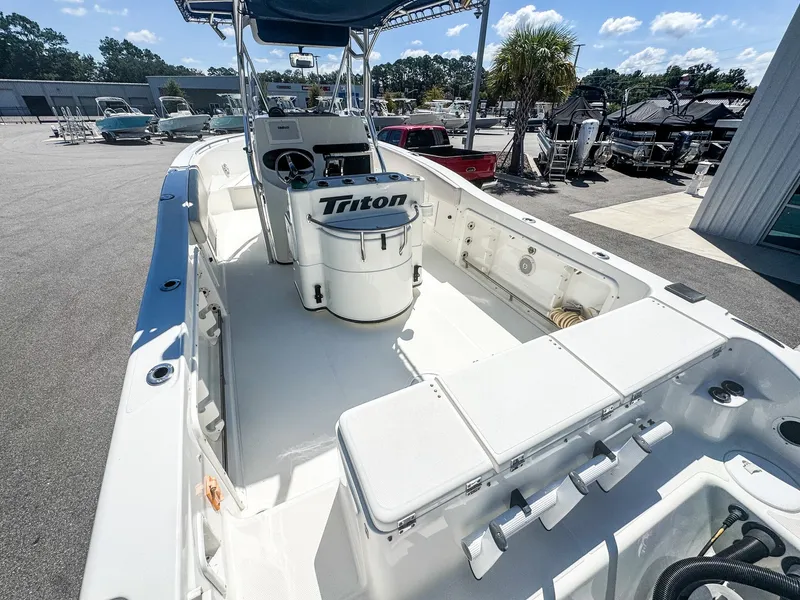 Slide: The Image of Triton CC 2895CC 2003 - 5