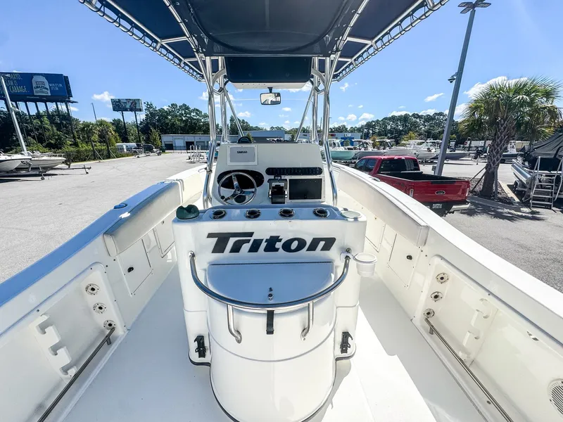 Slide: The Image of Triton CC 2895CC 2003 - 6