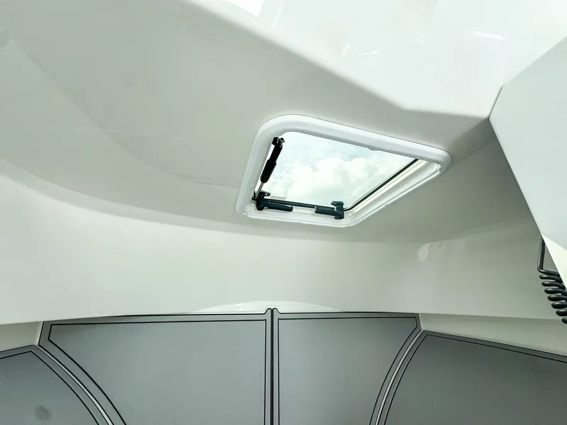 Slide: The Image of Parker Marine 227 Explorer 2026 - 11