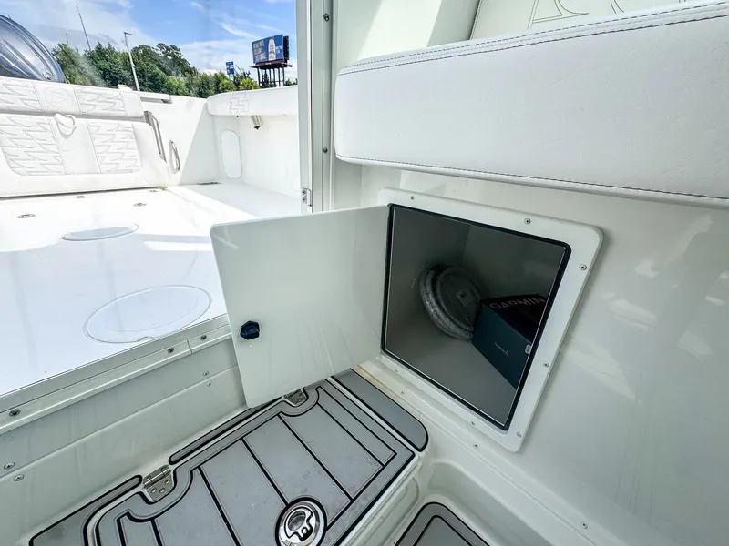 Slide: The Image of Parker Marine 227 Explorer 2026 - 12