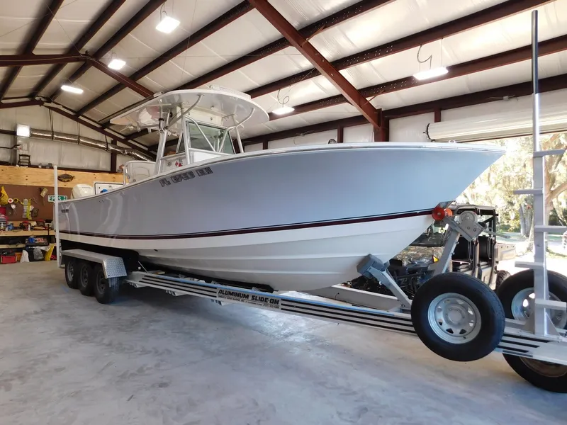 The Image of Regulator Marine 32 Center Console 2003 - 1