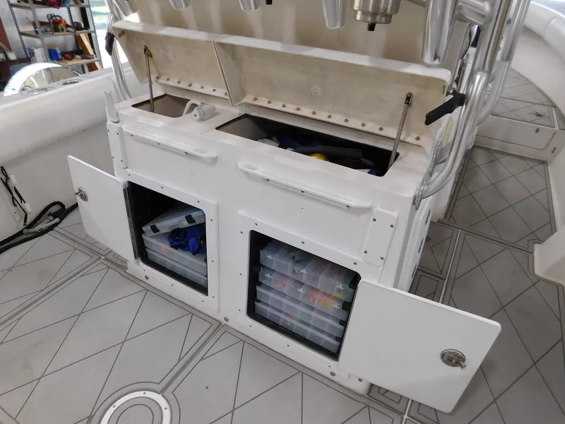 Slide: The Image of Regulator Marine 32 Center Console 2003 - 17