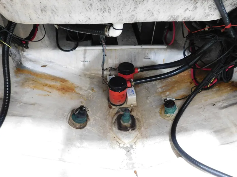 Slide: The Image of Regulator Marine 32 Center Console 2003 - 18