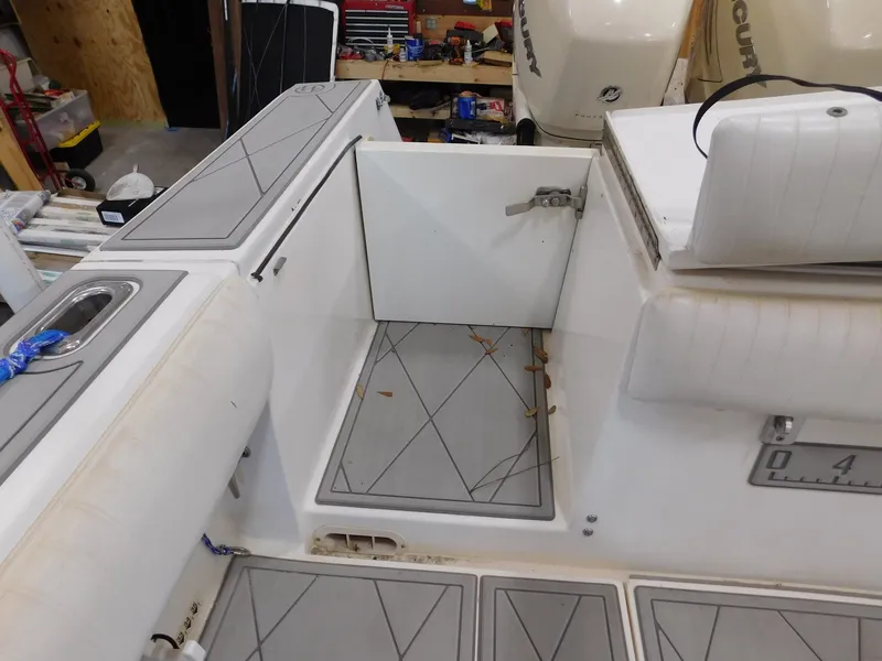 Slide: The Image of Regulator Marine 32 Center Console 2003 - 19