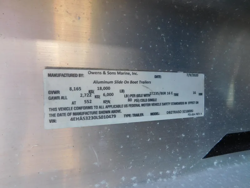 Slide: The Image of Regulator Marine 32 Center Console 2003 - 4