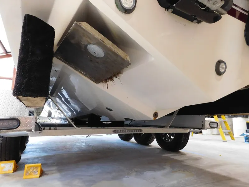 Slide: The Image of Regulator Marine 32 Center Console 2003 - 9