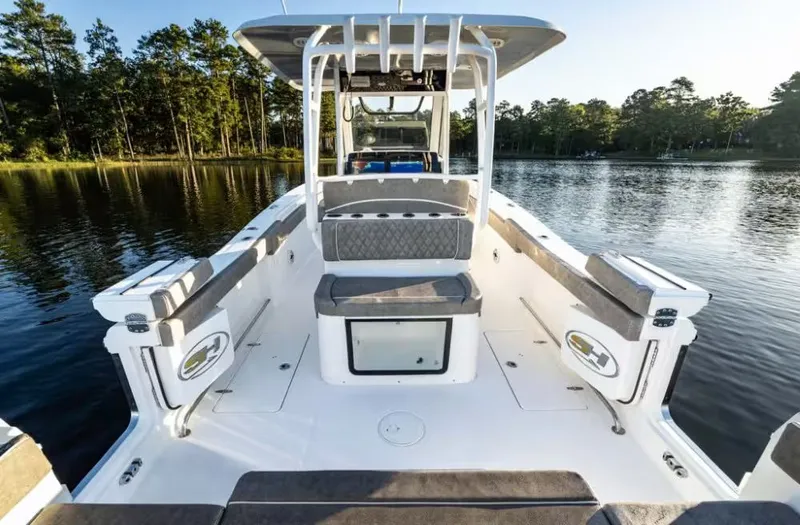 Slide: The Image of Sea Hunt ULTRA 305 CB 2026 - 6