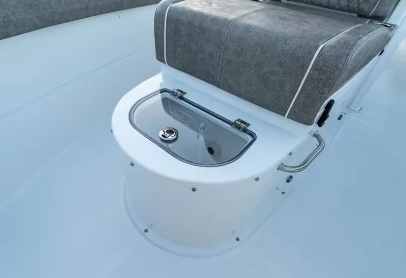 Slide: The Image of Sea Hunt ULTRA 305 CB 2027 - 13