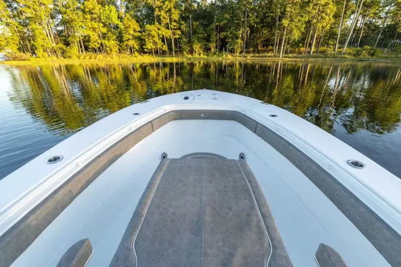 Slide: The Image of Sea Hunt ULTRA 305 CB 2026 - 11