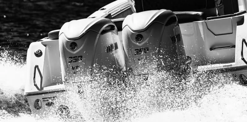 Slide: The Image of Sea Hunt ULTRA 305 CB 2026 - 2