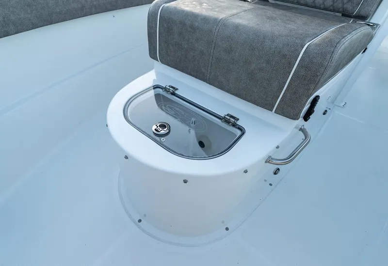 Slide: The Image of Sea Hunt ULTRA 305 CB 2027 - 15