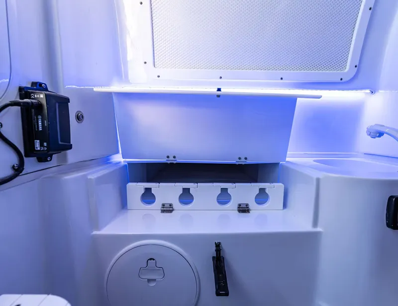 Slide: The Image of Sea Hunt ULTRA 305 CB 2027 - 23