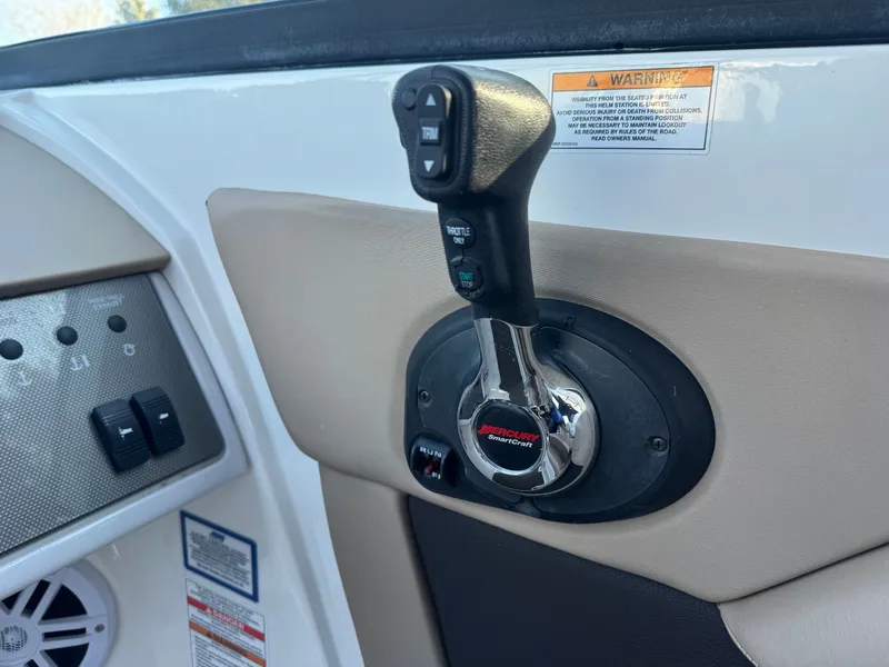 Slide: The Image of Sea Ray SDX 270 2016 - 10