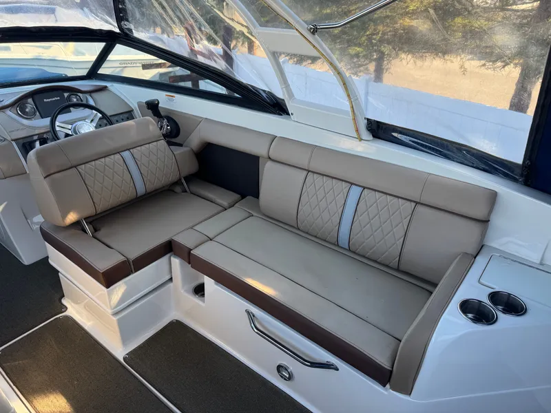 Slide: The Image of Sea Ray SDX 270 2016 - 11