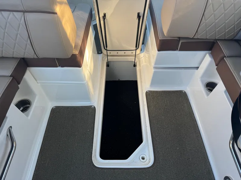 Slide: The Image of Sea Ray SDX 270 2016 - 14