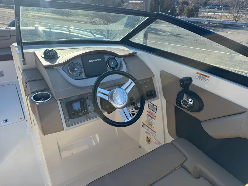 Slide: The Image of Sea Ray SDX 270 2016 - 29