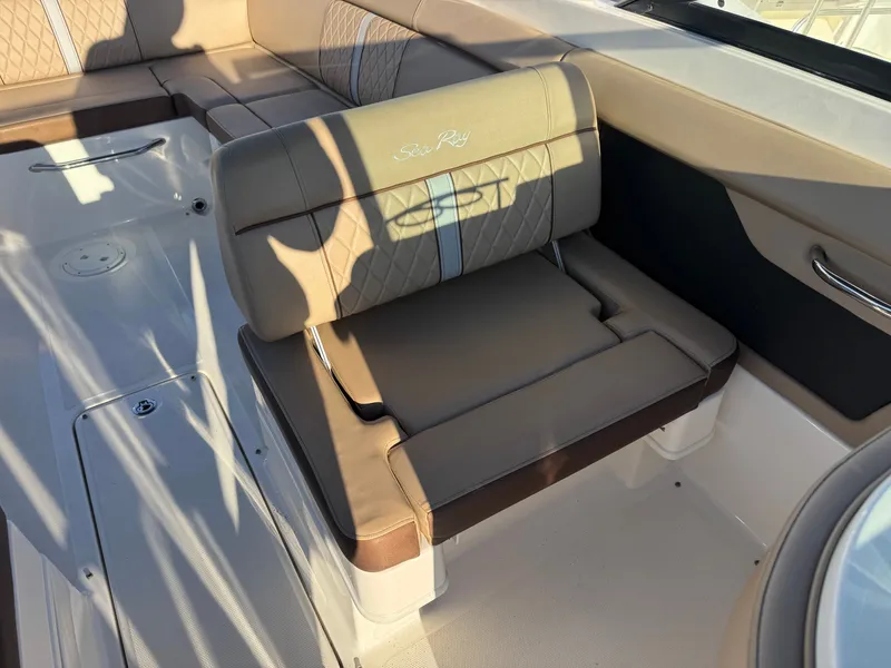 Slide: The Image of Sea Ray SDX 270 2016 - 32